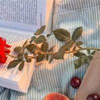 她从污秽的世界中醒来