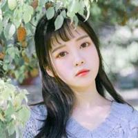 我一个人哭,一个人笑,一个人生活,一个人怀念你。