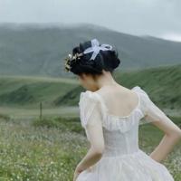 自己要先看得起自己,别人才会看得起你。