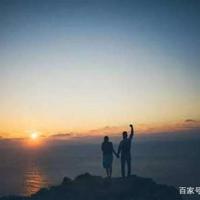 是眼睛迷失了方向还是心中本就没了光。