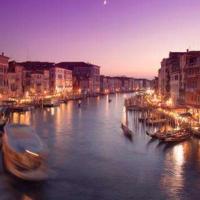 喜欢上一个不可能的人,就像在机场,等待一艘船。