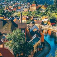 毕竟我们每个人都会有年轻,也会有苍老的一天。