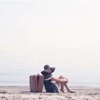 人来人往孤独的句子说说语录:孤独的降世,又将孤独的离开