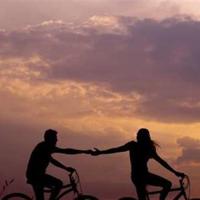 毕淑敏的经典语录 我不相信手掌的纹路,但我相信手掌加上手指的