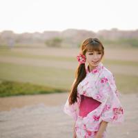 极品美女爱上我 那夜我将手偷偷伸到空姐的蕾丝内衣里_情感故事