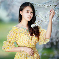 美女姐姐叫我帮她洗澡 那一夜爬上女友姐姐的床