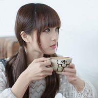 我的绝色美女房客主动投怀送抱 偷看美女我反被占便宜