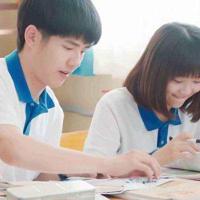 充满欢声笑语的校园