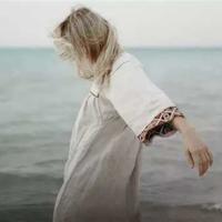 四季流转着,我们无法回到当初的自己