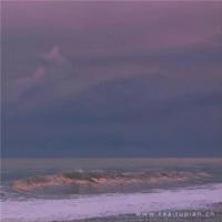 毫无经验的初恋是迷人的,但经得起考验的爱情是无价的