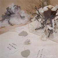 手握的太紧,东西会碎,手会疼。