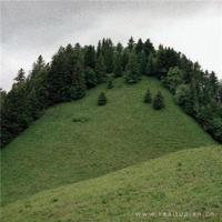 人生只有回不去的过去，没有过不去的当下。