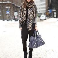 高挑人妻无奈张开腿 经典肉伦怀孕