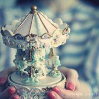 幸福隔着一道玻璃墙