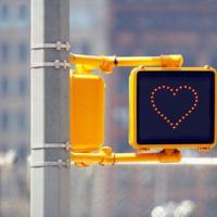 “孩子不懂事，不能让着点吗”“不能”