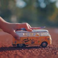 谁替你挡了风,牵了谁的手......