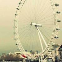 无悔青春无惧未来的心情语录说说:懵懂无知的我们,都把青春给了时间