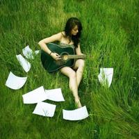 谁苍白了谁的等待，谁无悔着谁的执着。