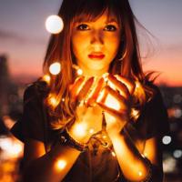 关于安妮宝贝的最新经典语录 他在寂静中纵容了自己的沉溺。