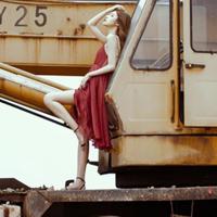 一生一别难再见，非梦思中数数寻。