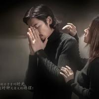 美美的荧光瓶子图片_瓶子里的耀眼光芒