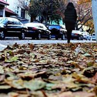 放在床尾的手机