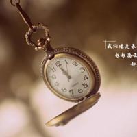 微笑盛开在人们的脸上，像美丽的花朵