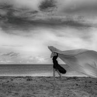 不想让你看到我伤痛