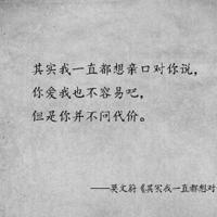 伏在妈妈背上数星星的女孩儿