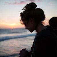 人性就是这样：自卑才炫耀，缺爱才花心。111