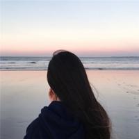 往年尘事的红衣女人