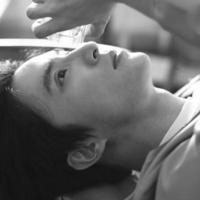 打赌去坟地睡觉