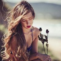 有人不在意你,你却在珍惜;有人在伤你,你却