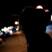 别让他，踮起脚尖来爱你