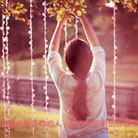 遥望，那弯弯的月亮