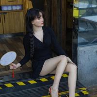 笼中求生:模特女友要我接受潜规则