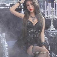 漂亮女友丰满的胸部 让我性欲难耐