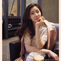 一个喜欢向着阳光睡觉的女孩