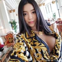 推开密室 竟发现老公对前妻照片发泄
