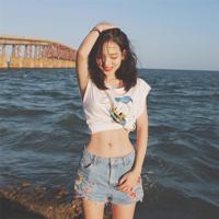继父经常摸摸我的乳头,我被继父摸得习惯了继父摸得我真舒服