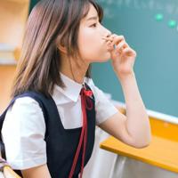 被岳母发现我上性`吧以后 买回来的工具和丈母娘好好玩一次
