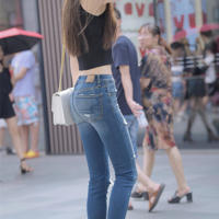 三个老外轮流上我 经理让我陪两个一老外 嫁老外第一夜就被撕裂