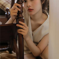 姐姐的丝袜有点香 那激情夜我用舌头帮她双腿按摩