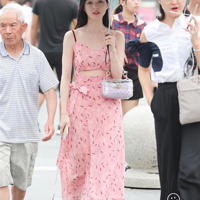女人脱了胸罩让男人挤奶吃奶头 经典黄色小说
