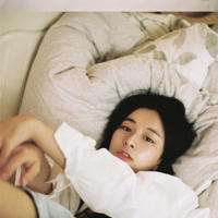 老婆出差妖艳女同事来我家过夜 穿我老婆睡衣睡我的大床