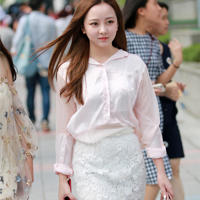 女儿在家只穿内裤 爸爸搂着女儿睡觉 爸爸我要做你的女人