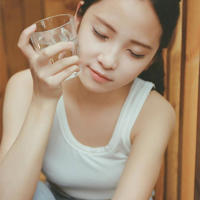 伤心也是带着微笑的眼泪