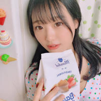 姐姐和哥哥在房间里 妹妹喜欢哥哥的下面 妹妹第一给了我