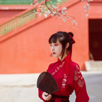 老婆自愿给快递员干 宝贝把腿打开给我舔 老婆被送货员白干了1