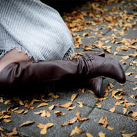 农家乐小老板 躺在床上用手指安慰自己我忍不住帮了一把